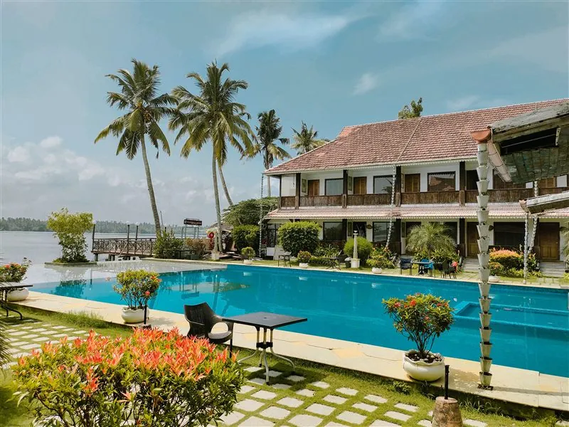 Hotels, Resorts & Institutions